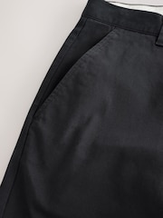 أسود - قصّة عادية بساق ضيقة تدريجيًا - تشينو غني بالقطن وقابل للتمدد - Image 9 of 10