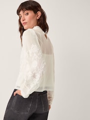 Monsoon Leni High Neck Embroidered Mesh Blouse - Imagem 3 de 5