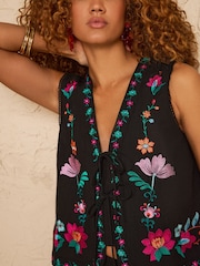 Love & Roses Floral Embroidered Tie Front Waistcoat - صورة 2 من 4