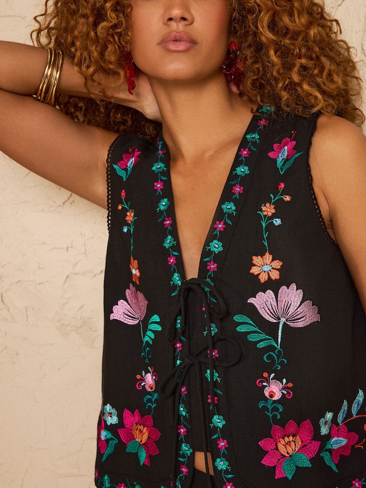 Love & Roses Floral Embroidered Tie Front Waistcoat - صورة 2 من 4