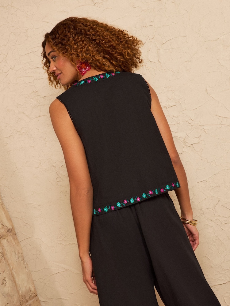 Love & Roses Floral Embroidered Tie Front Waistcoat - صورة 4 من 4