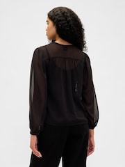 Negro - Gap Sheer Lace Inset Tie-Neck Top - Imagen 2 de 4