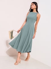 Friends Like These skreddersydd kjole med sømdetaljer - Bilde 1 av 4