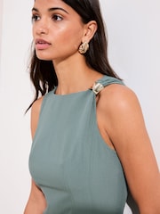 Friends Like These skreddersydd kjole med sømdetaljer - Bilde 2 av 4