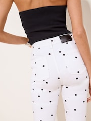 Белый черный с принтом в горошек - Джинсовые капри с карманами Lipsy Glam - Изображение 6 6