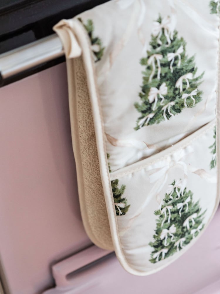 Avalon Home Cream Forest of Cream Oven Gloves - Image 5 of 5 Avalon Home Cream Forest of Cream Oven Gloves - Image 5 of 5