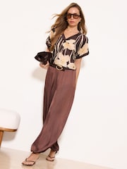 Lipsy Brown Floral Print Utility V-Neck Short Roll Sleeve Top - Image 4 of 4