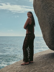 بني - تنورة كروشيه متوسطة الطول - صورة 4 من 8