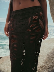 بني - تنورة كروشيه متوسطة الطول - صورة 5 من 8