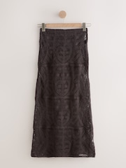 بني - تنورة كروشيه متوسطة الطول - صورة 6 من 8