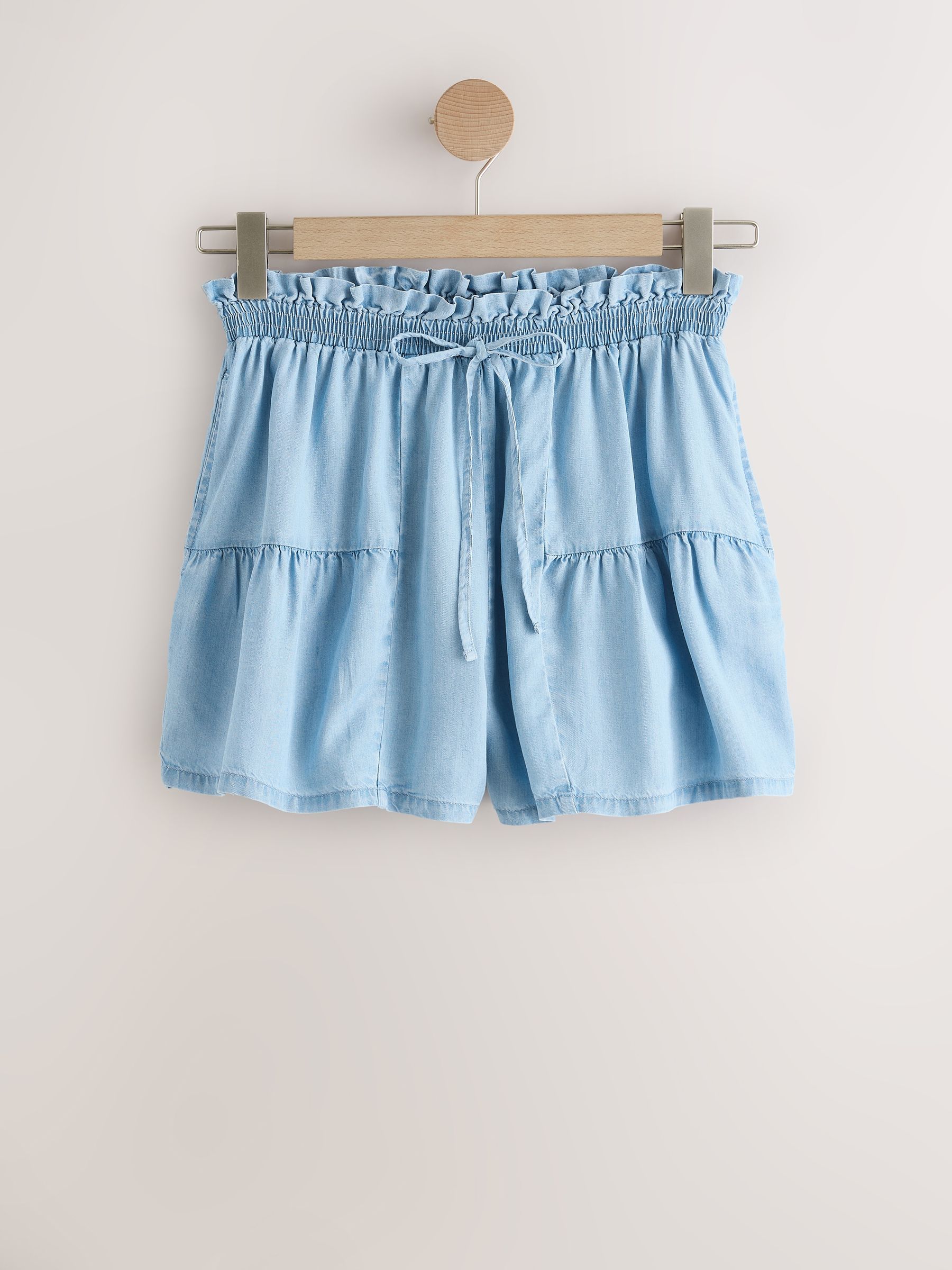 Next：日本 デニムブルー - TENCEL™ ショートパンツ from Next Japan