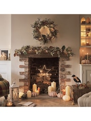 Lights4fun 1.5m Pre Lit Autumn & Christmas Garland - Image 4 of 5