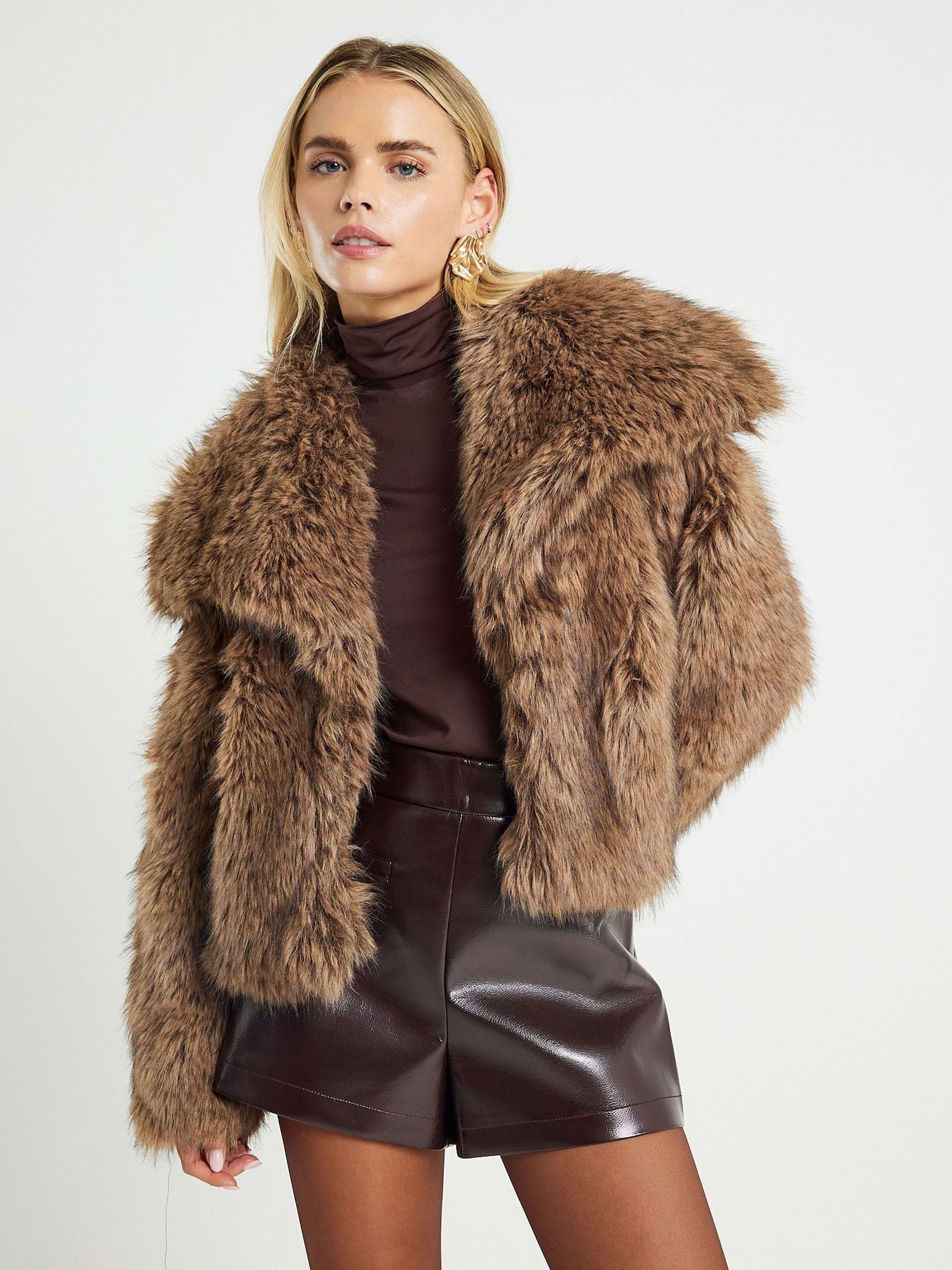 Riu リウ Fur short coat V26605s.jpg