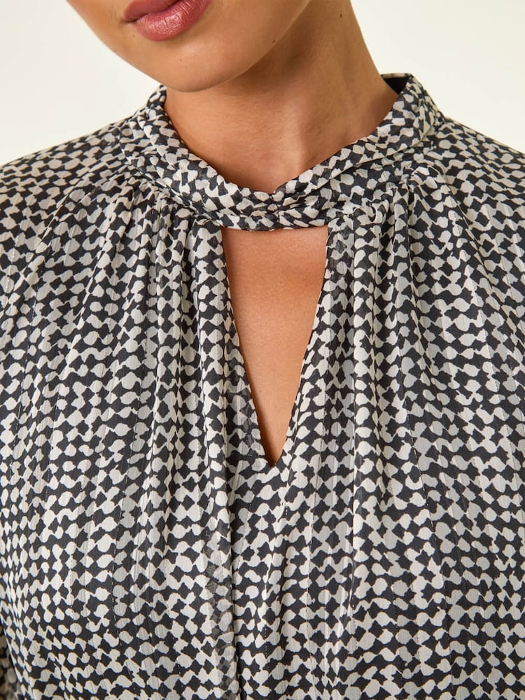 Roman Black Geometric Keyhole Front Dress - Image 5 of 5