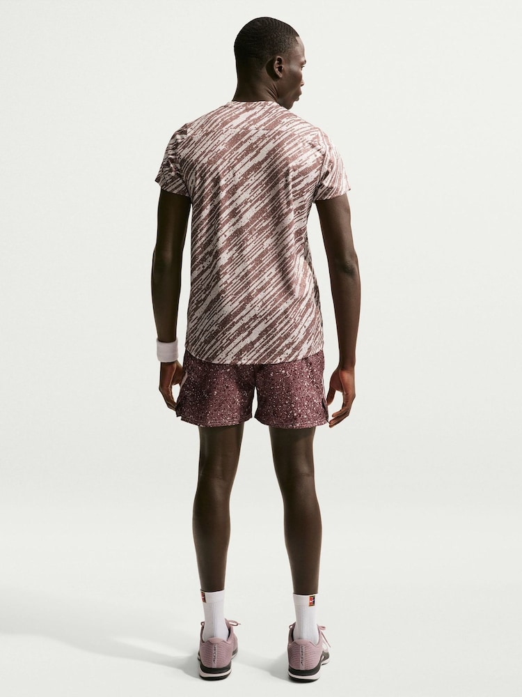 črna - Teniška majica s kratkimi rokavi in potiskom Nike Court Dri-FIT Victory - Slika 2 iz 5
