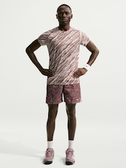 črna - Teniška majica s kratkimi rokavi in potiskom Nike Court Dri-FIT Victory - Slika 3 iz 5