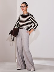 Chocolate Brown/Cream Stripe - تيشِرت ثقيل بحافة رقبة مستديرة وكُم طويل - Image 2 of 8