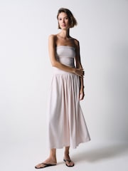 محايد صخري/وردي فاتح - حزمة 2 فستان ماكسي باندو مكشكش بدون حمالات من The Set - صورة 4 من 7