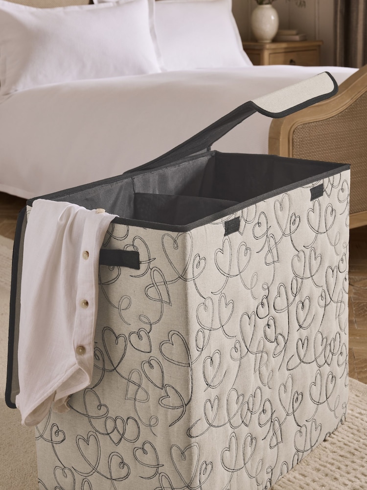 Embroidered Heart Sorter Laundry Basket - Image 2 de 4 Embroidered Heart Sorter Laundry Basket - Image 2 de 4