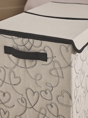 Embroidered Heart Sorter Laundry Basket - Image 3 de 4