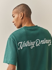 Green Signature - Nothing Ordinary Relaxed Fit Graphic Heavyweight T-Shirt - Bild 1 von 5