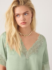 Szałwiowy - Satin V-Neck Lace Trim Top - Obraz 4 z 8