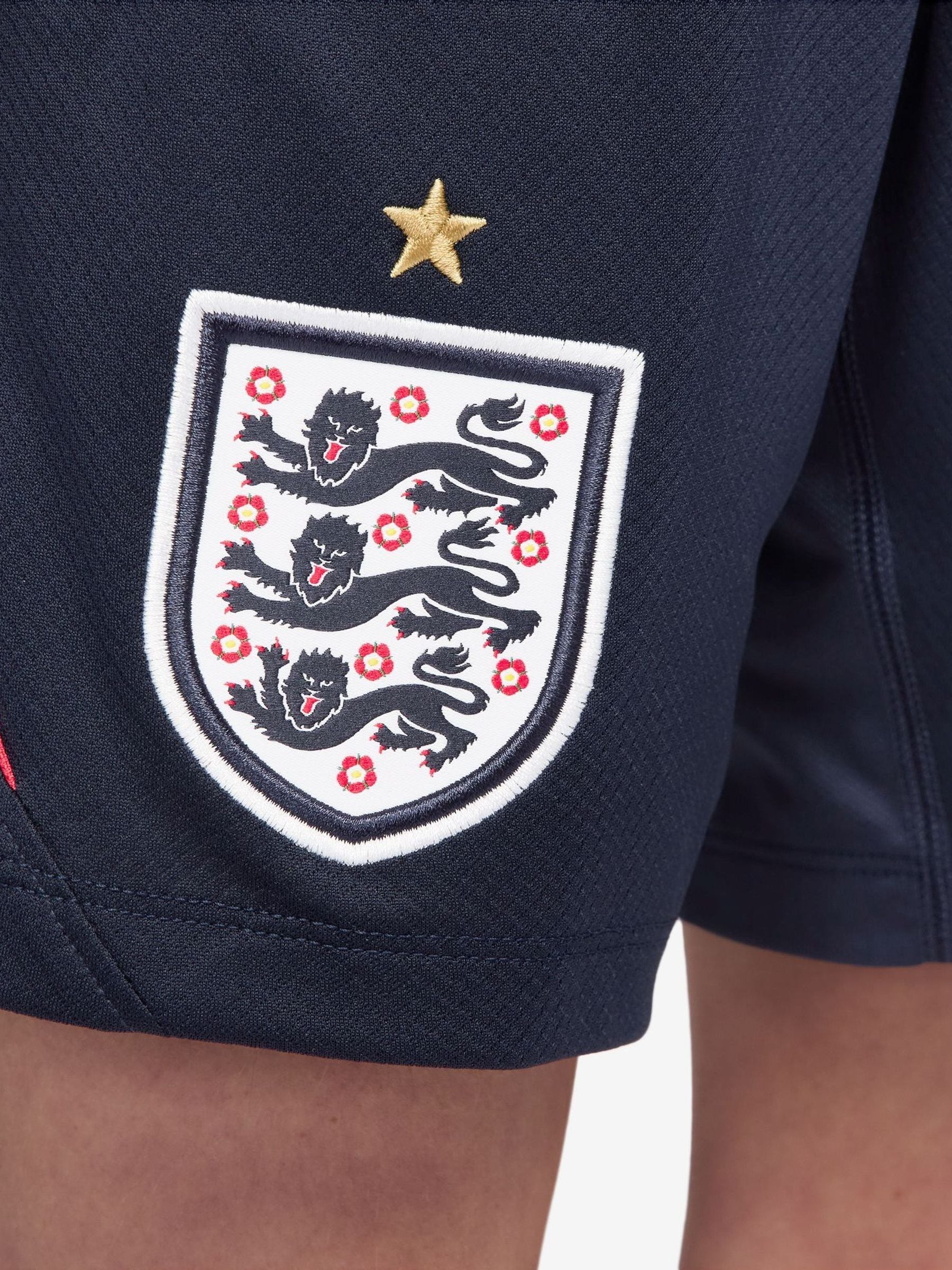 Next：日本 Nike England Strike サッカー ショートパンツ from Next Japan