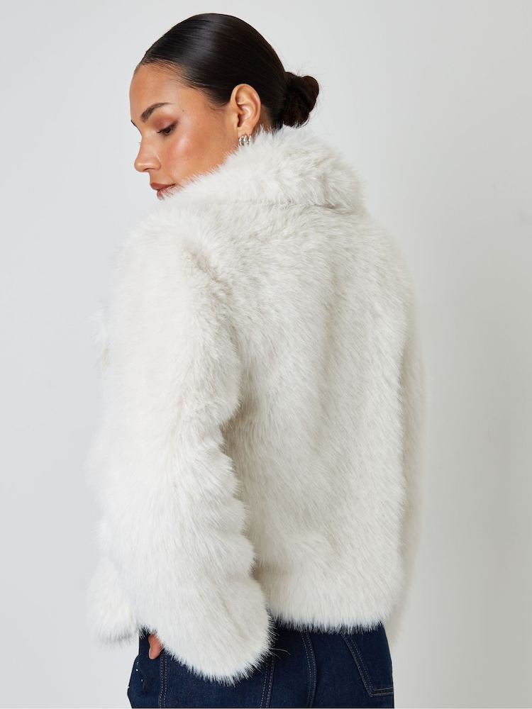 Threadbare Cream Cropped Faux Fur Coat - Image 2 of 4 Threadbare Cream Cropped Faux Fur Coat - Image 2 of 4