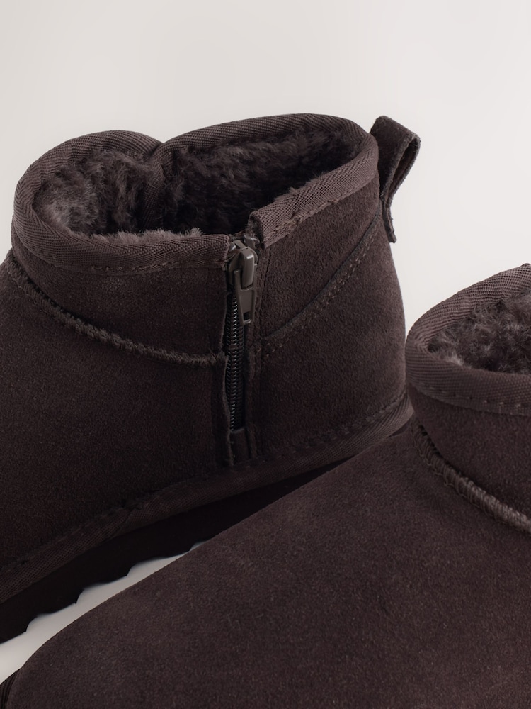 Schokoladenbraun/Veloursleder - Wasserabweisende Kunstfell-Stiefel - Bild 10 von 10 Schokoladenbraun/Veloursleder - Wasserabweisende Kunstfell-Stiefel - Bild 10 von 10