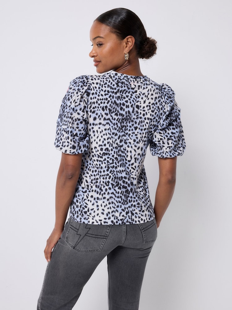 SCAMP & DUDE Cheetah Woven Printed Puff Sleeve Top - Imagem 2 de 4