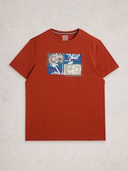 White Stuff חולצת טי עם גרפיקת קולאז' של אופנוע, דגם Abersoch - תמונה 5 מתוך 6