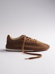 タン ブラウン - The Set プレミアム コンフォート ソフト スエード スニーカー - 画像 4 / 6