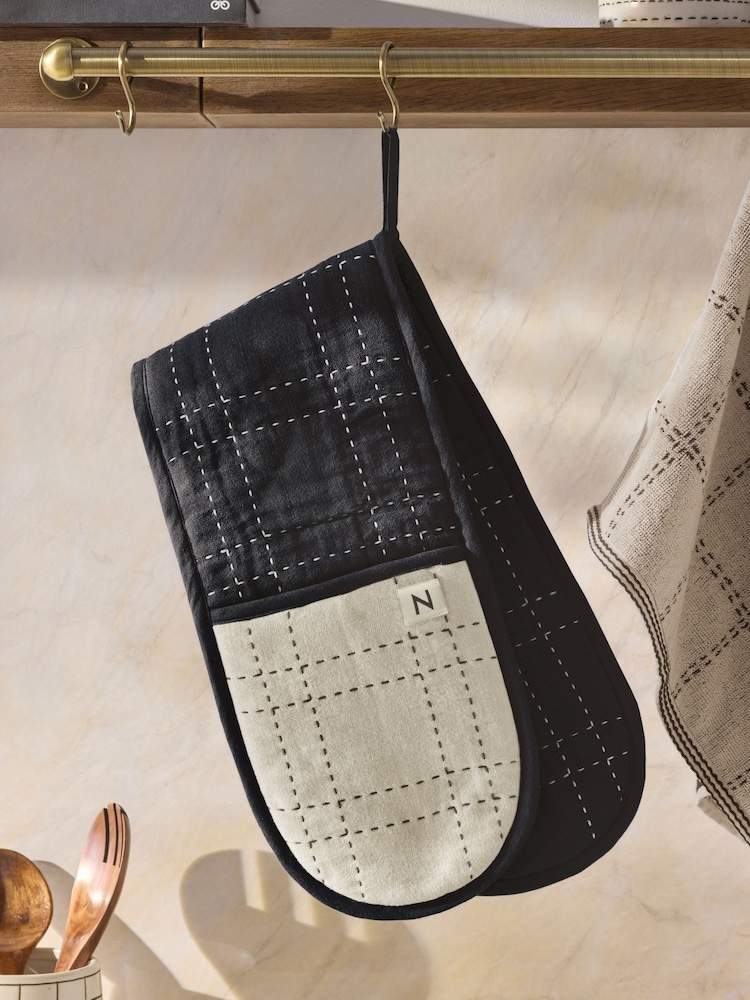 Monochrome Checked Oven Gloves - Image 2 of 4