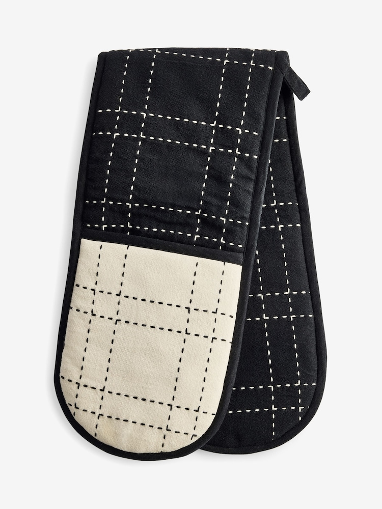 Monochrome Checked Oven Gloves - Image 4 of 4