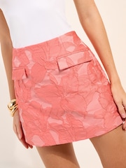 Korallenpink - Friends Like These Premium Floral Jacquard-Skort - Bild 1 von 4