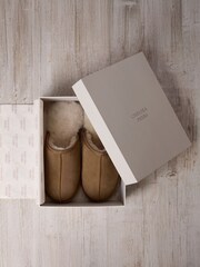 Chelsea Peers Yellow Mens Suede Sheepskin Mule Slippers - Tan - Image 5 of 6