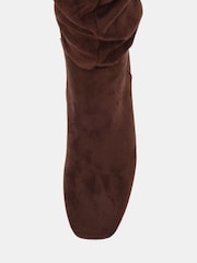 rjava - Novo Wide Fit Geri Block Heel Square Toe Ruched Knee Boots - Slika 6 iz 6