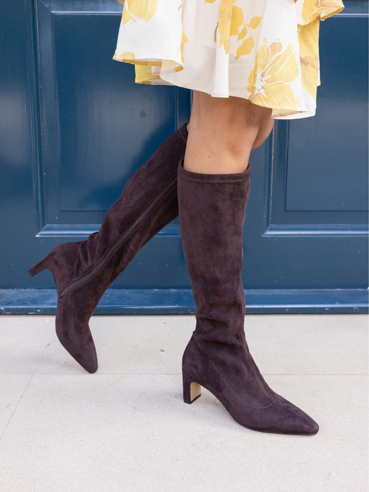 Braun - Novo GAZE Slim Block Heel Chisel Toe Stretch Knee Boot - Bild 1 von 6