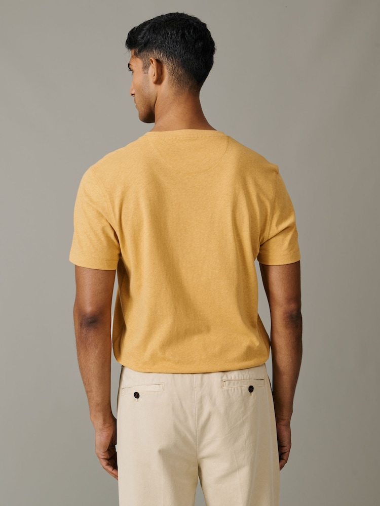 أصفر - Aubin Aldam Cotton Linen T-Shirt - صورة 2 من 5