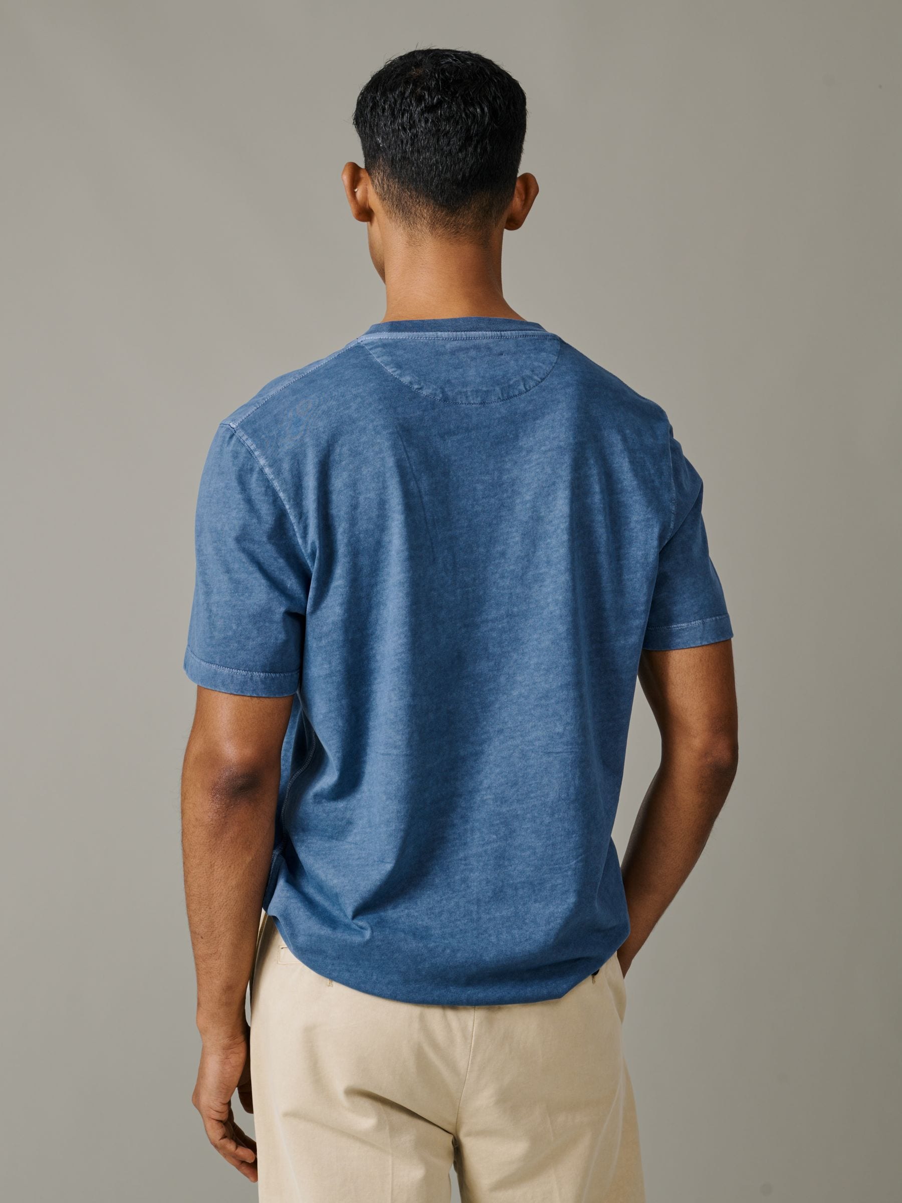 Next：日本 ブルー - Aubin Hareby ガーメントダイ ポケット Tシャツ