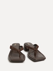 棕色 - Linzi Phase Toe Post Block Heel Mules Sandals - 圖片 3/5