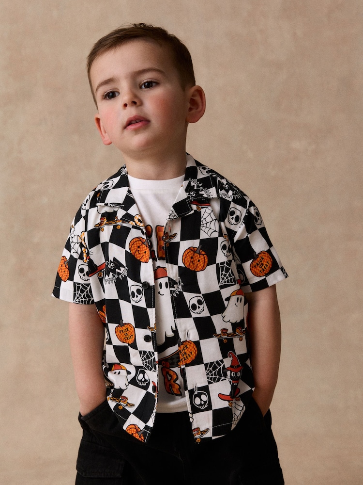 White/Black Halloween Printed - Short Sleeve Halloween Shirt and T-Shirt Set (3mths-7yrs) - Larawan 4 ng 4 White/Black Halloween Printed - Short Sleeve Halloween Shirt and T-Shirt Set (3mths-7yrs) - Larawan 4 ng 4