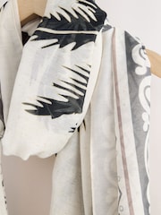 黑白 - Palm Foil Print Lightweight Scarf - 圖片 2/2