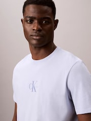 Calvin Klein Short Sleeve 30s Micro Monologo Graphic T-Shirt - Imagen 3 de 6