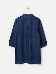 فستان دنيم قصير بنصف سحّاب مزين بأحجار الراين من Oliver Bonas - صورة 4 من 8