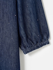 فستان دنيم قصير بنصف سحّاب مزين بأحجار الراين من Oliver Bonas - صورة 8 من 8