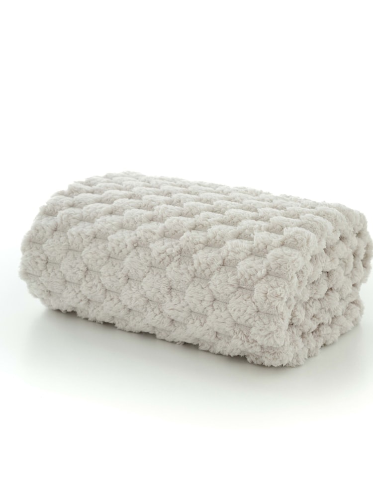 Deyongs Silver Featherstone Throw - Image 3 of 3 Deyongs Silver Featherstone Throw - Image 3 of 3