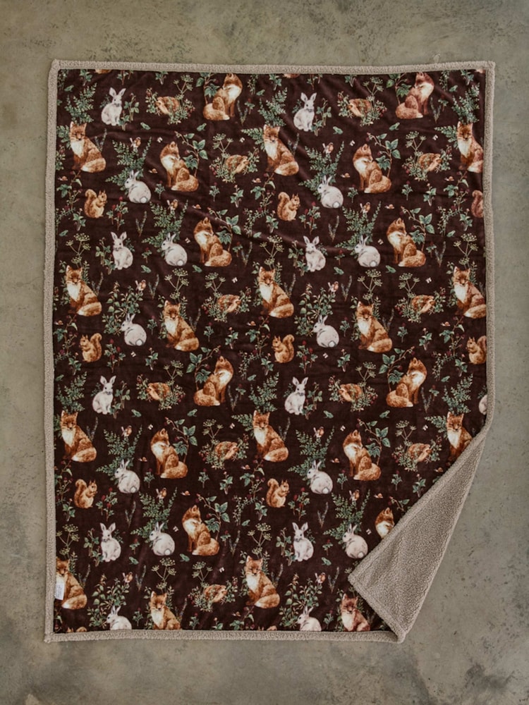 Deyongs Wine Woodland Wildlife Printed Sherpa Reverse Throw - Image 1 of 2 Deyongs Wine Woodland Wildlife Printed Sherpa Reverse Throw - Image 1 of 2