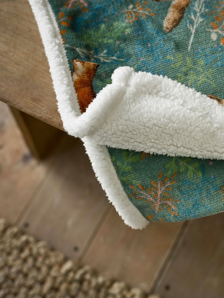 Deyongs Green Fox & Deer Printed Sherpa Reverse Throw - Image 2 of 4 Deyongs Green Fox & Deer Printed Sherpa Reverse Throw - Image 2 of 4