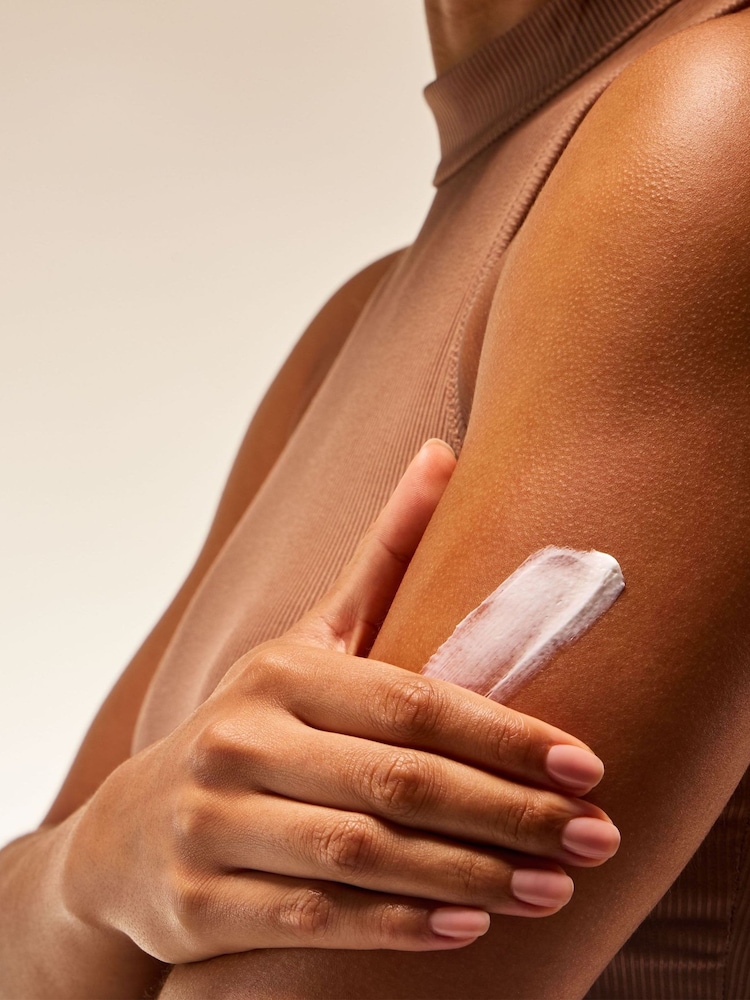 Bath & Body Works Rose Ultimate Hydration Body Cream 226g - Image 4 of 4 Bath & Body Works Rose Ultimate Hydration Body Cream 226g - Image 4 of 4